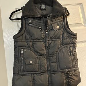 Vanity sleeveless vest/ size medium